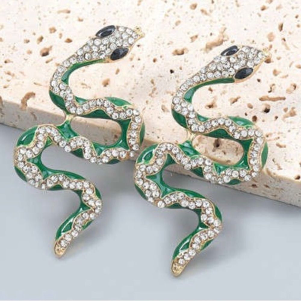 🐍 Betsey Johnson sparkling snake earrings 🐍